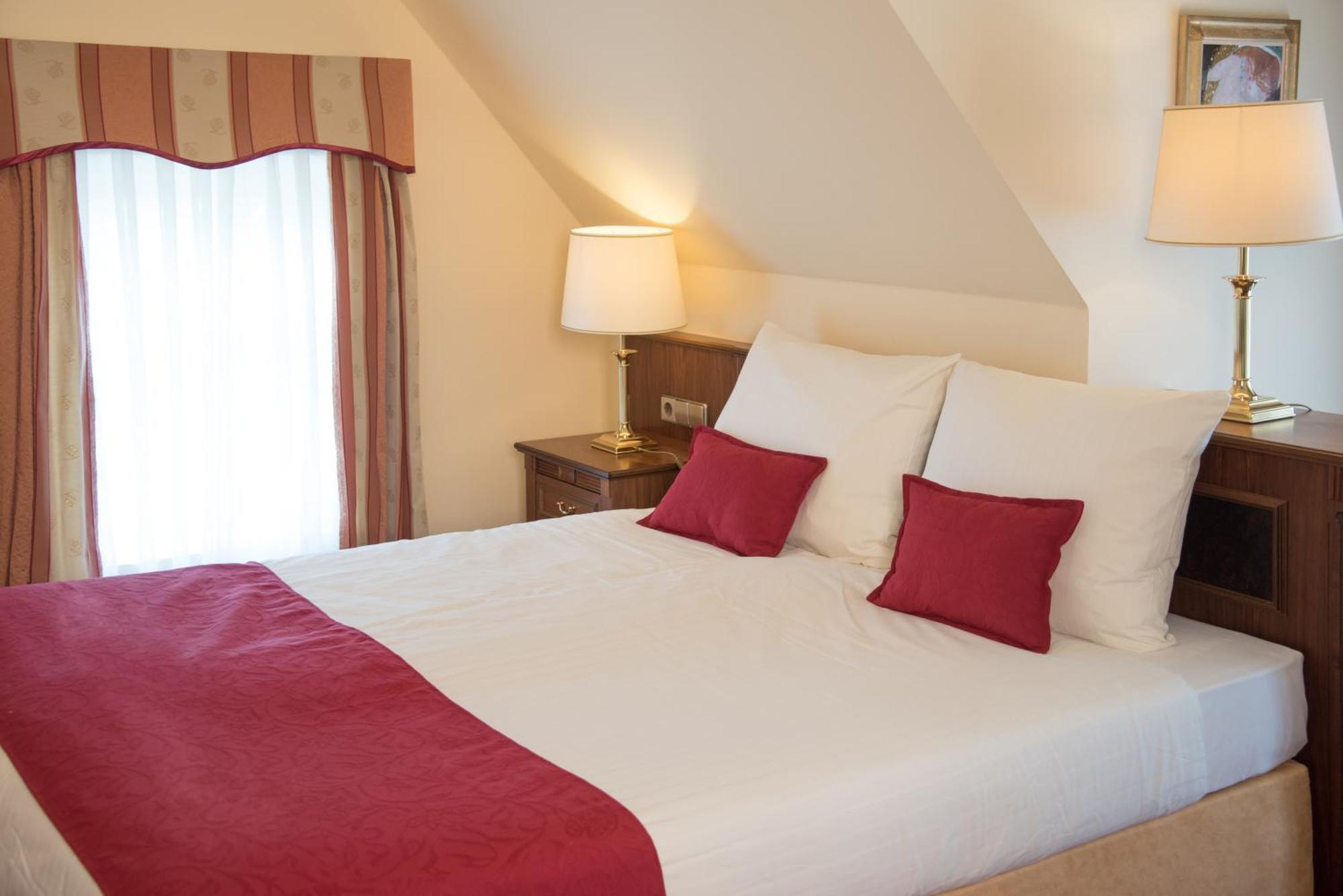 Landhotel Zum Hessenpark Neu-Anspach Exterior photo